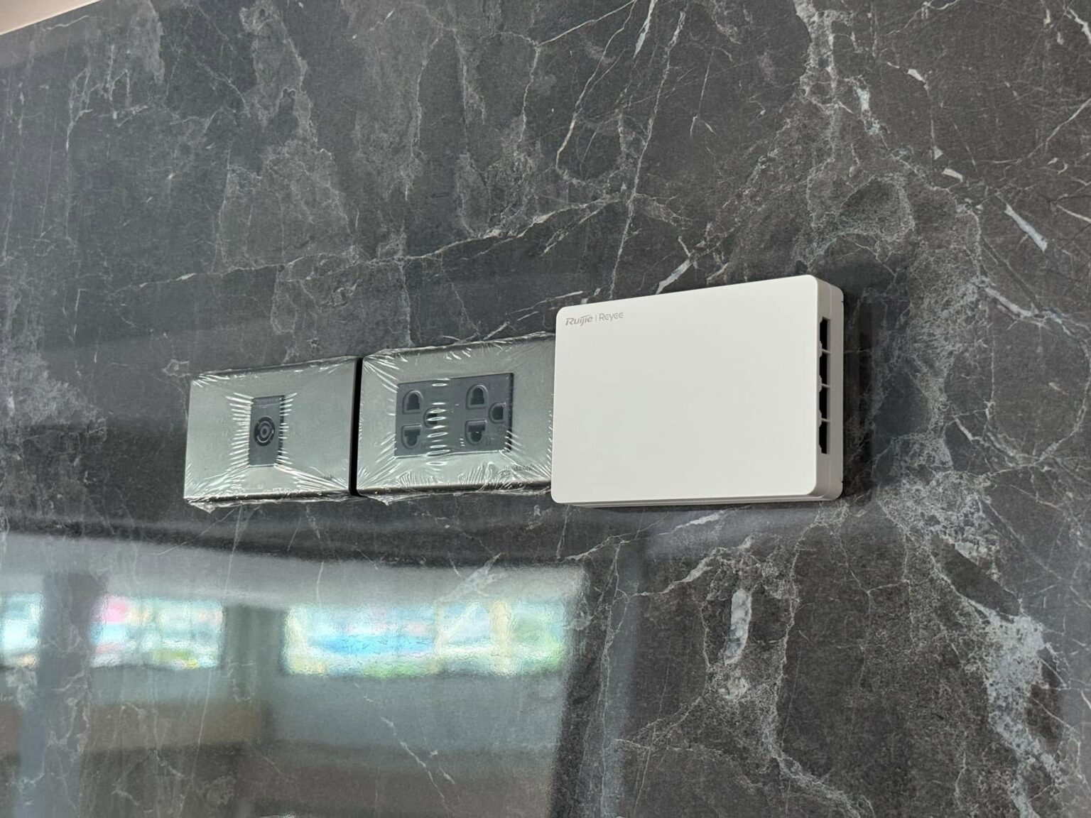 Wi-Fi 6 และ MikroTik Gateway บริษัทกระจกยักษ์ใหญ่ บางแสน 2