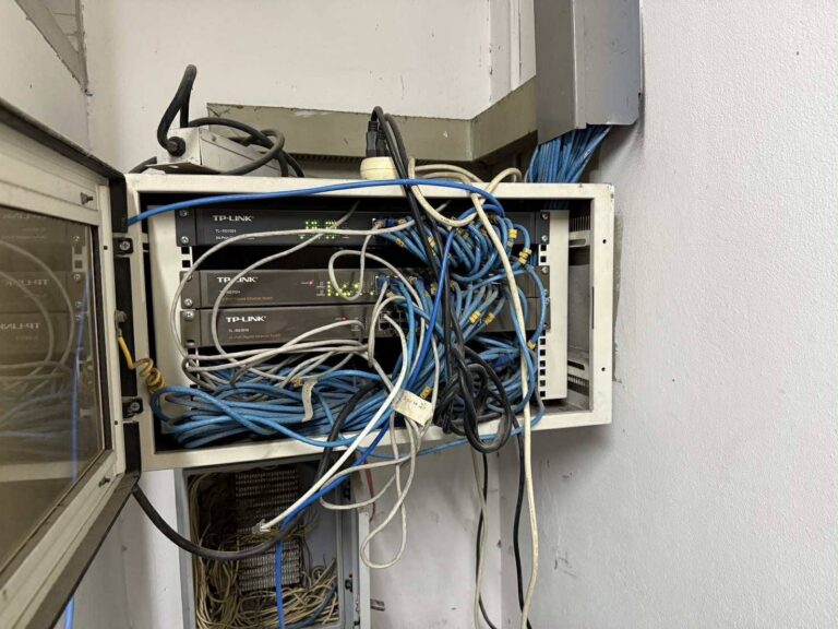 จัดระเบียบสายแลนและตู้ Network Rack บริษัทเวลลอย