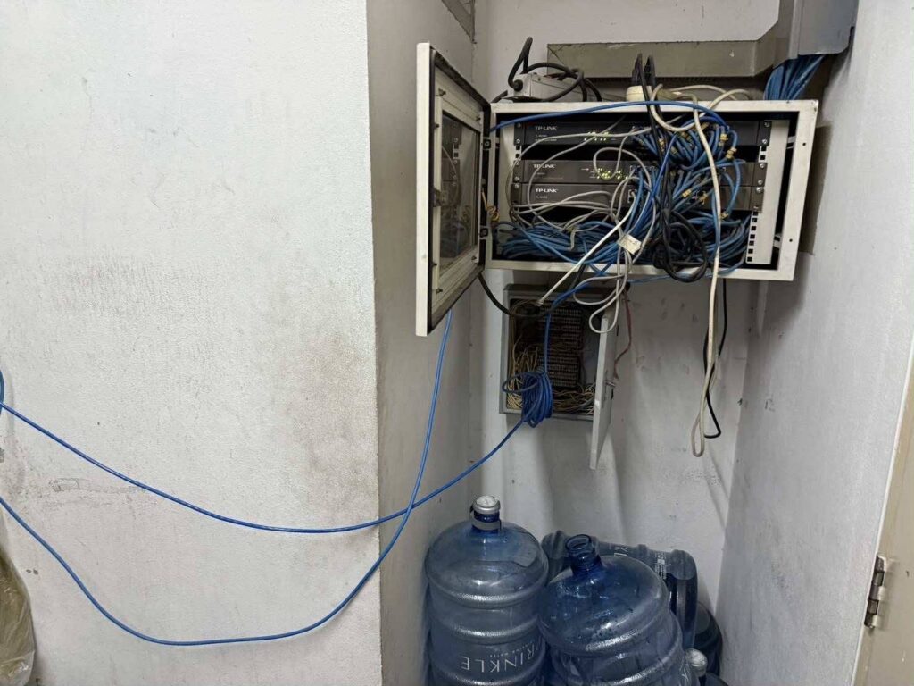 จัดระเบียบสายแลนและตู้ Network Rack บริษัทเวลลอย 3