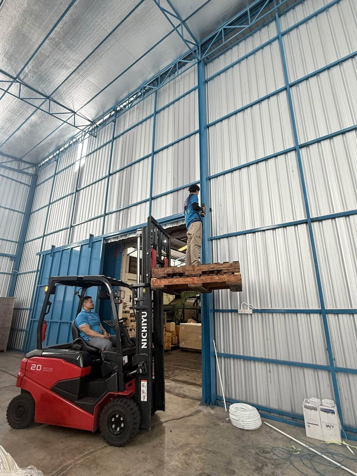 วางระบบ LAN, Wi-Fi และกล้องวงจรปิด โรงงานหลุยส์ผลิตภัณฑ์กาวเทป 4