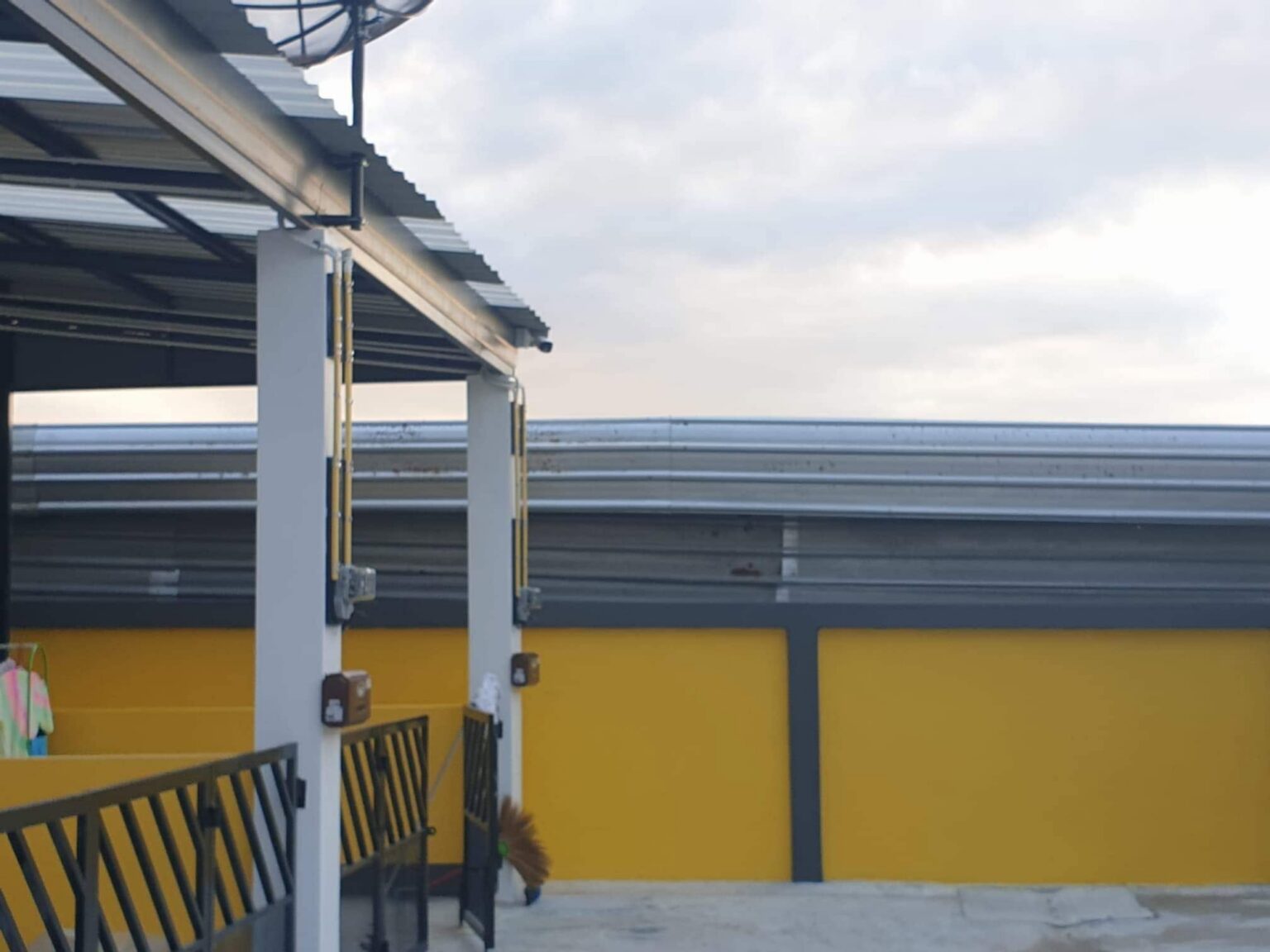 กล้องวงจรปิดภาพสี 24 ชม. หมู่บ้าน Yellow House บ่อวิน 5