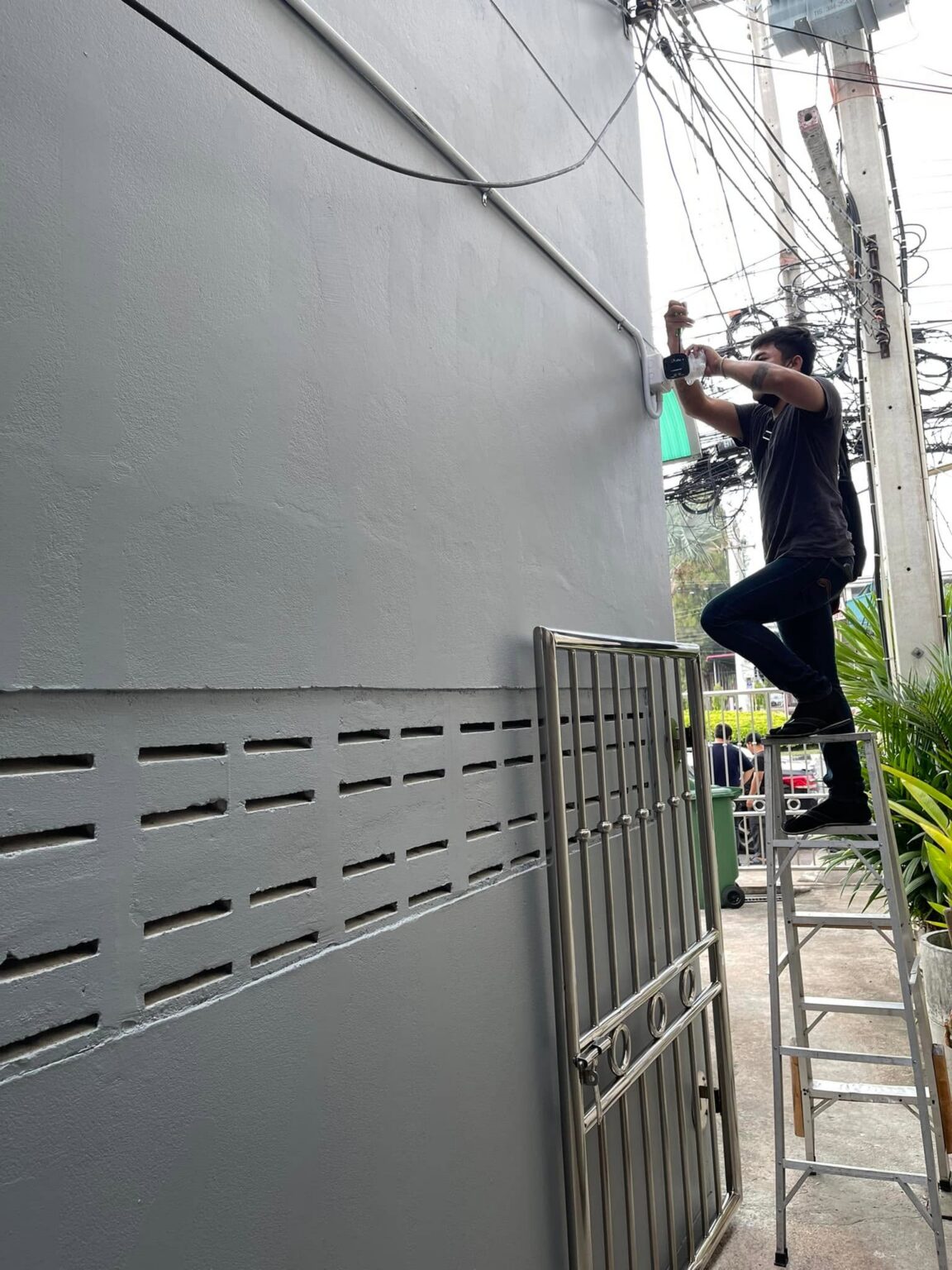 Wi-Fi, กล้องวงจรปิด และตู้สาขาโทรศัพท์ โรงแรมลารูท 10