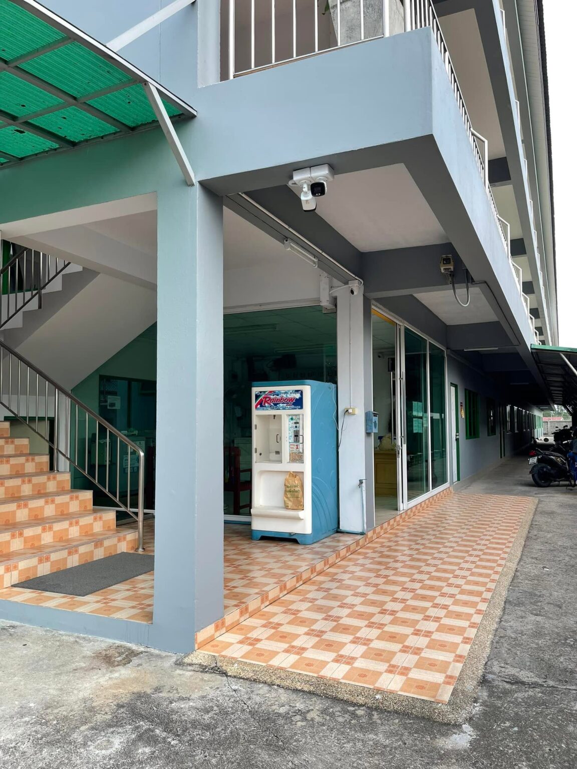 Wi-Fi, กล้องวงจรปิด และตู้สาขาโทรศัพท์ โรงแรมลารูท 11