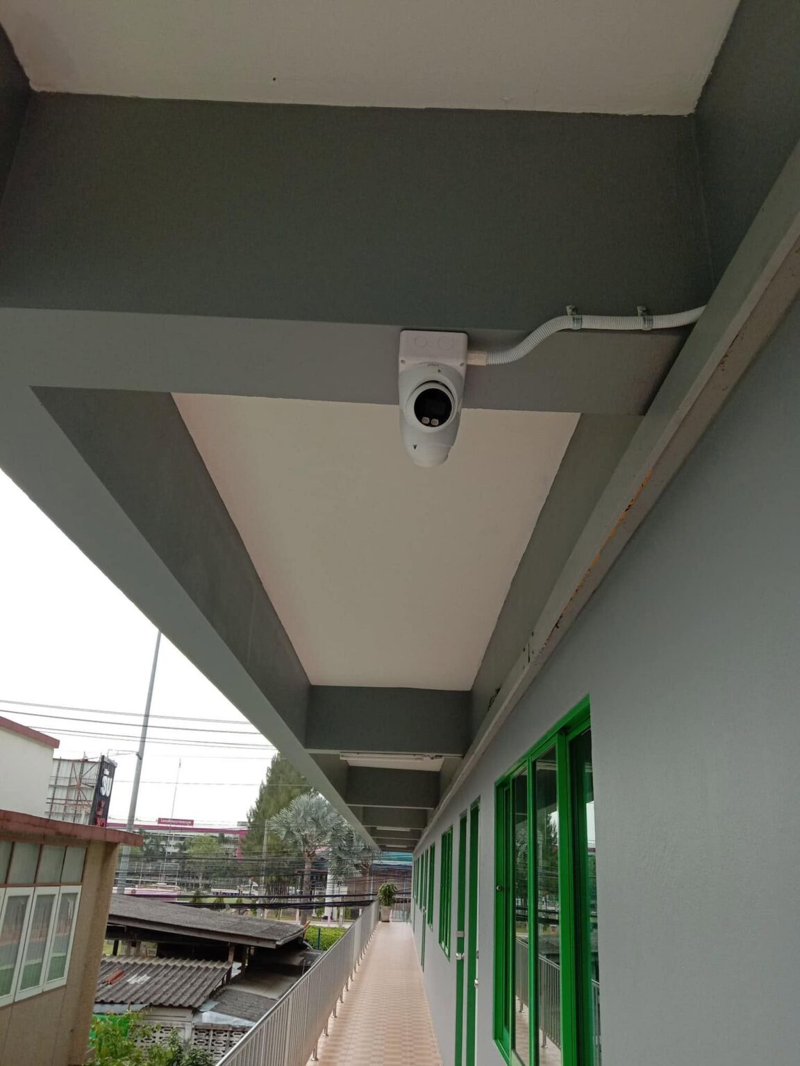 Wi-Fi, กล้องวงจรปิด และตู้สาขาโทรศัพท์ โรงแรมลารูท 12