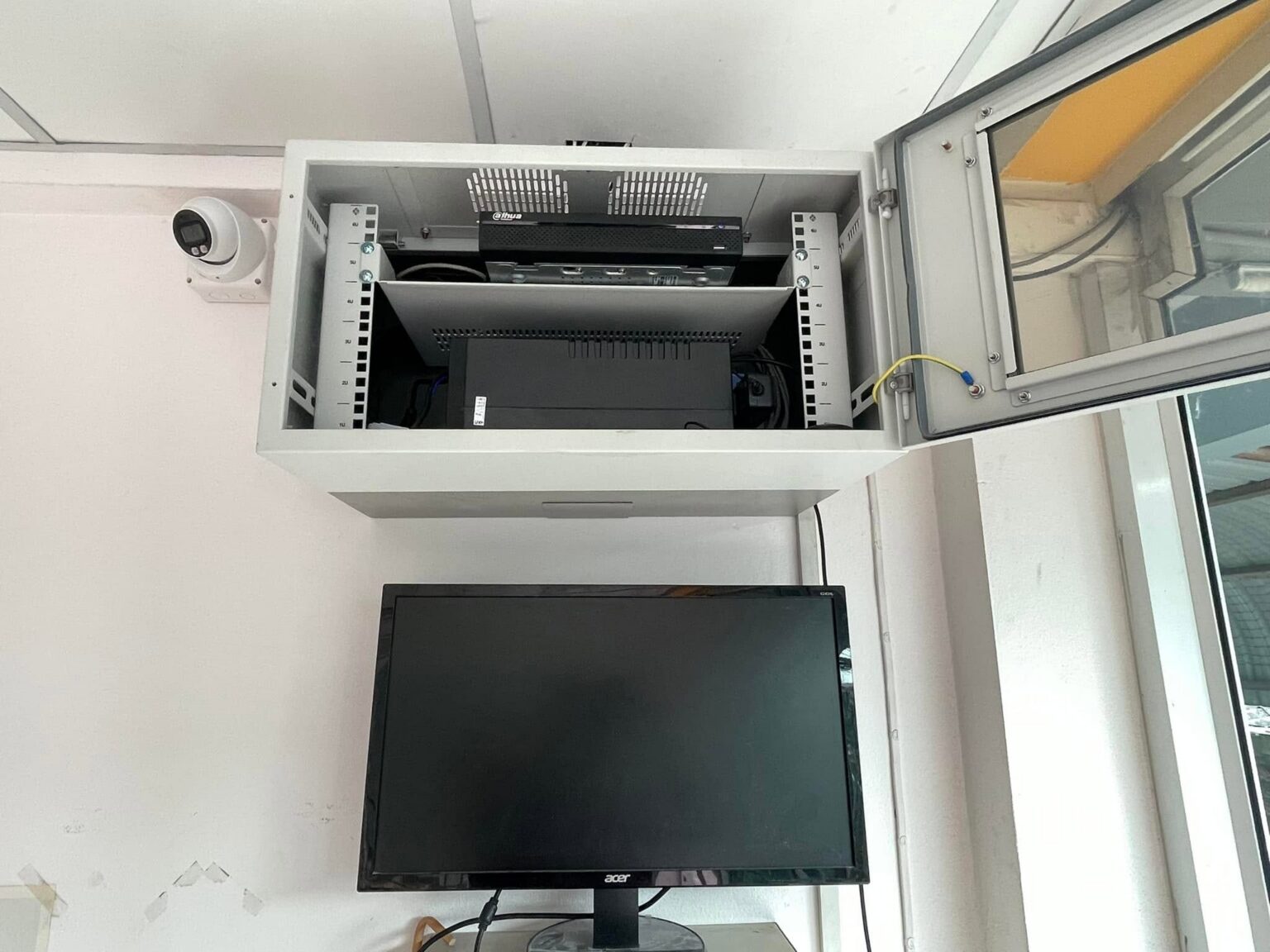 Wi-Fi, กล้องวงจรปิด และตู้สาขาโทรศัพท์ โรงแรมลารูท 14