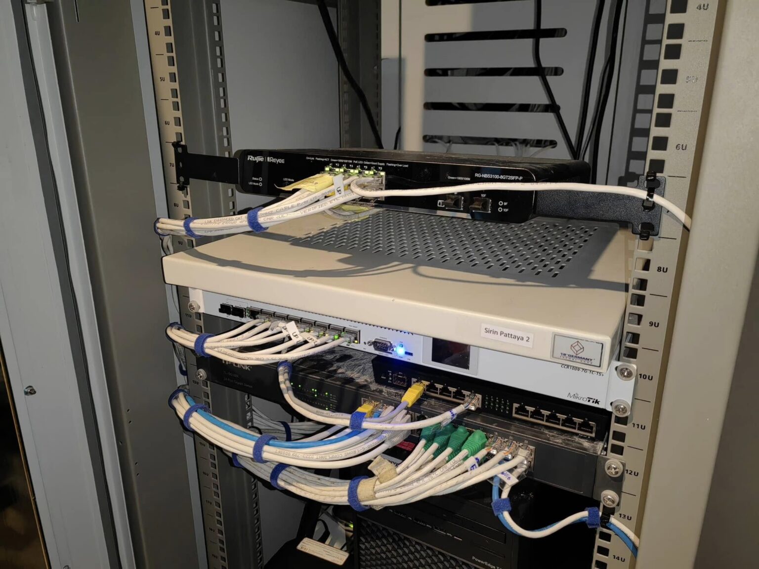 Wi-Fi ทุกห้องและจัดตู้ Rack โรงแรม Sirin Exclusive พัทยา 16