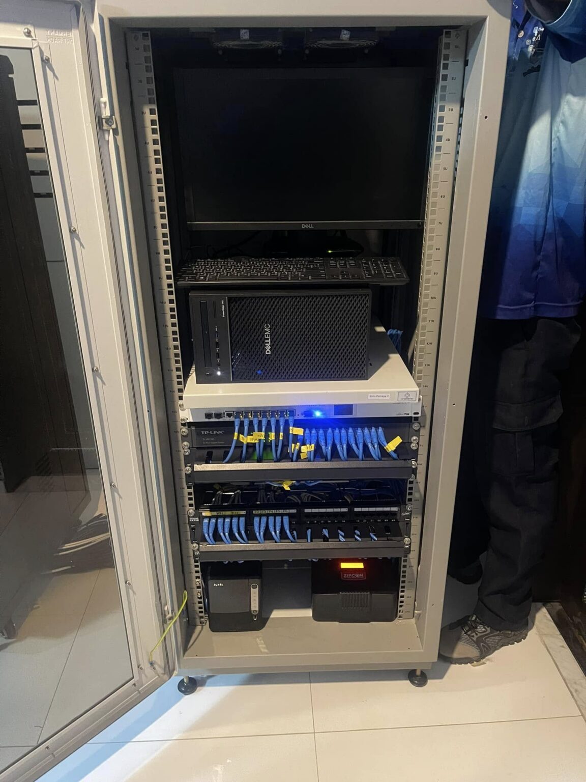 Wi-Fi ทุกห้องและจัดตู้ Rack โรงแรม Sirin Exclusive พัทยา 3