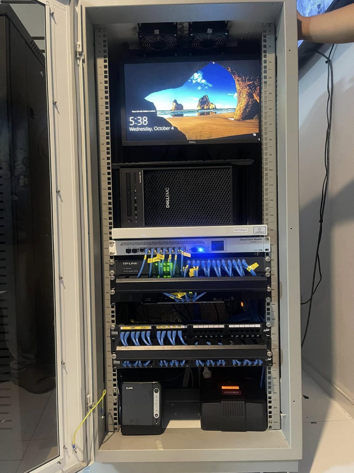 Wi-Fi ทุกห้องและจัดตู้ Rack โรงแรม Sirin Exclusive พัทยา 6